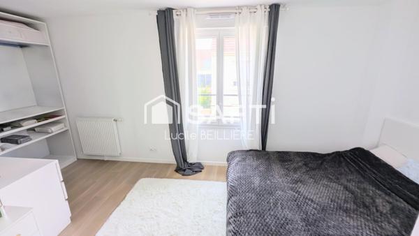 À Ballainvilliers, maison de 87 m² (T4) sur une parcelle de 101 m² avec box.
