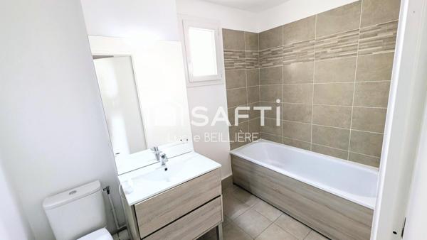 À Ballainvilliers, maison de 87 m² (T4) sur une parcelle de 101 m² avec box.