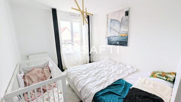 À Ballainvilliers, maison de 87 m² (T4) sur une parcelle de 101 m² avec box.