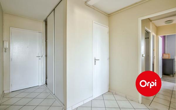 Appartement à vendre    4 pièces • 83,40 m2 Saint-Priest