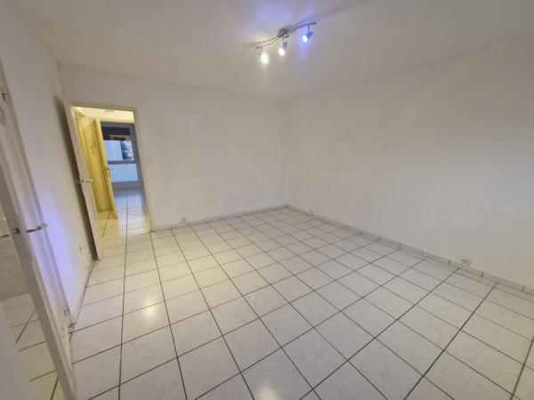 BRON APPARTEMENT T2 avec parking privatif