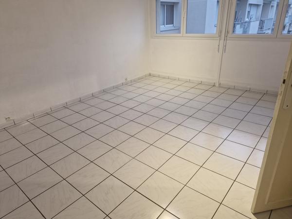 BRON APPARTEMENT T2 avec parking privatif
