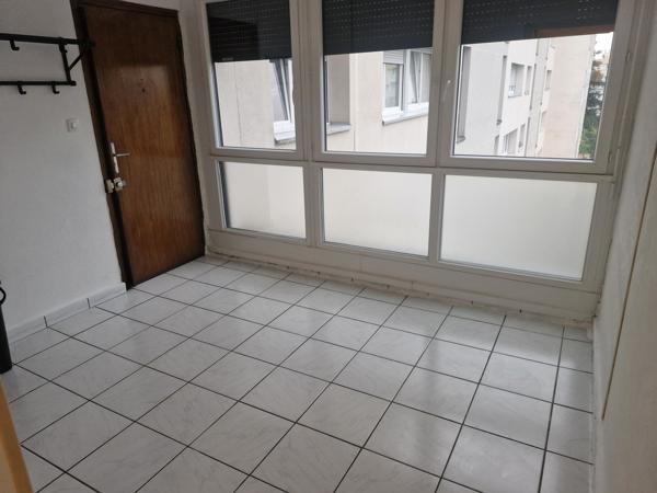 BRON APPARTEMENT T2 avec parking privatif