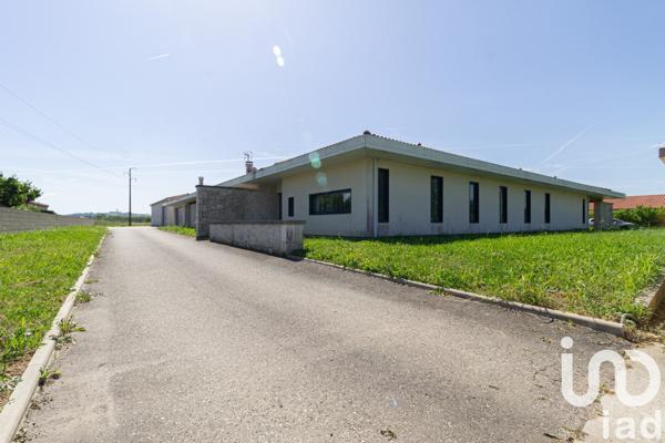 Maison traditionnelle 5 pièces de 233 m² à Pommevic (82400)