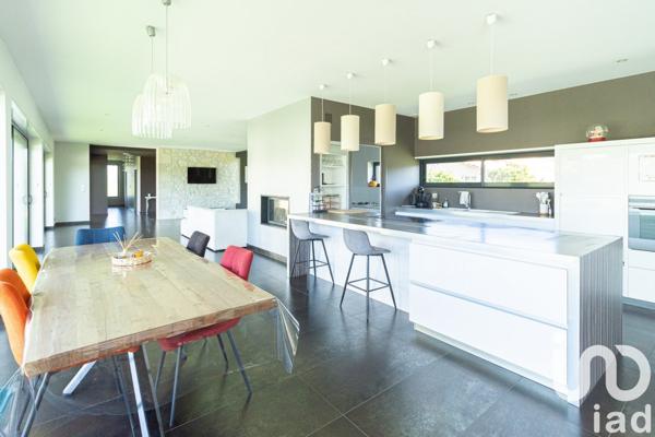 Maison traditionnelle 5 pièces de 233 m² à Pommevic (82400)