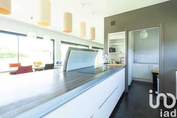 Maison traditionnelle 5 pièces de 233 m² à Pommevic (82400)