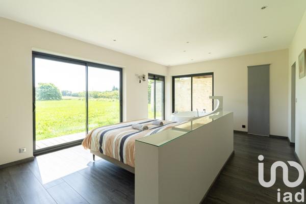 Maison traditionnelle 5 pièces de 233 m² à Pommevic (82400)