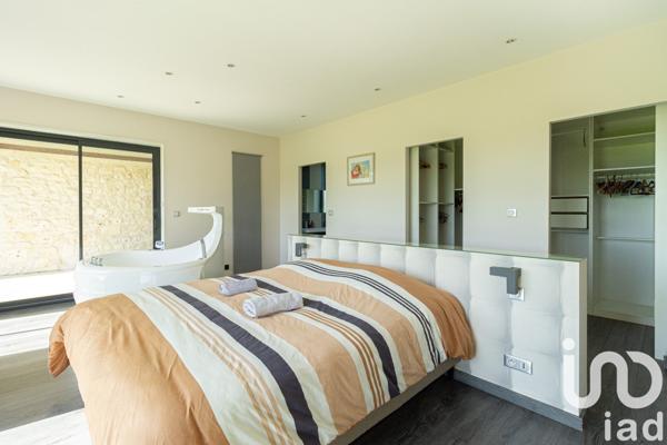 Maison traditionnelle 5 pièces de 233 m² à Pommevic (82400)