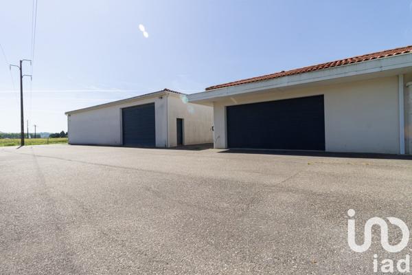 Maison traditionnelle 5 pièces de 233 m² à Pommevic (82400)