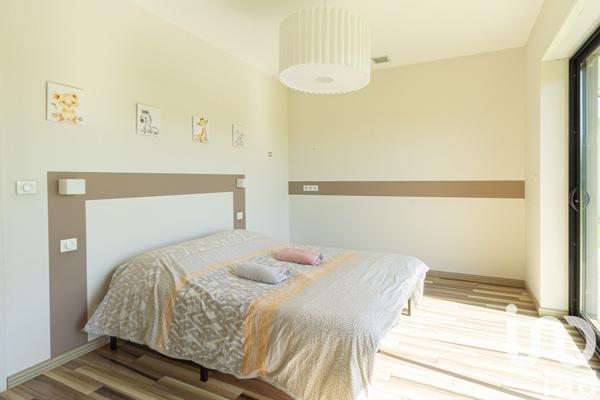 Maison traditionnelle 5 pièces de 233 m² à Pommevic (82400)