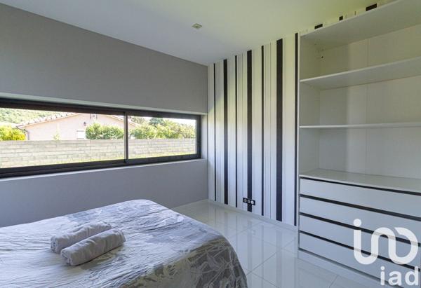 Maison traditionnelle 5 pièces de 233 m² à Pommevic (82400)