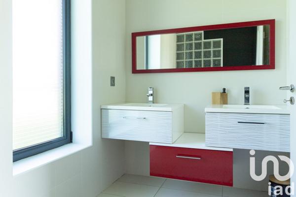 Maison traditionnelle 5 pièces de 233 m² à Pommevic (82400)