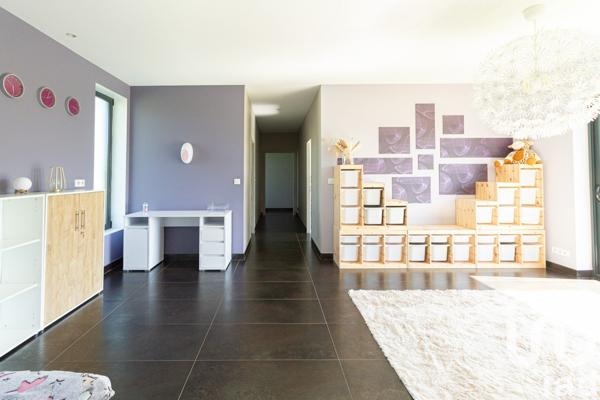 Maison traditionnelle 5 pièces de 233 m² à Pommevic (82400)