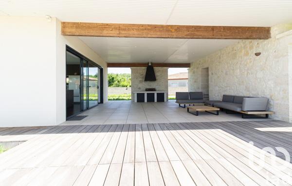 Maison traditionnelle 5 pièces de 233 m² à Pommevic (82400)