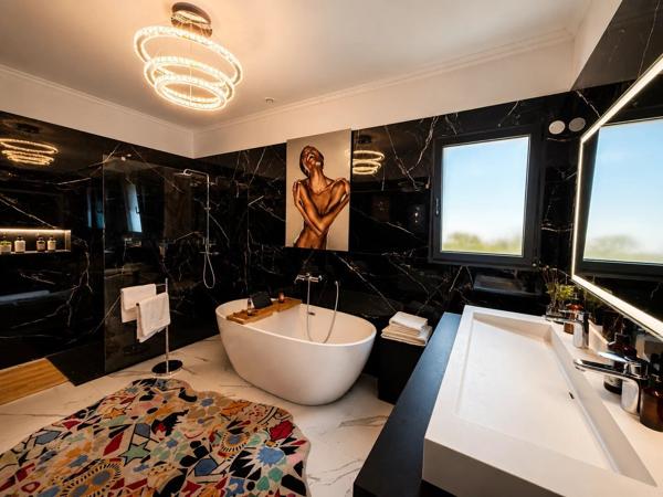 Vente                                                      Maison
                        
                     7 pièces                      198 m2                     à Lagraulière
