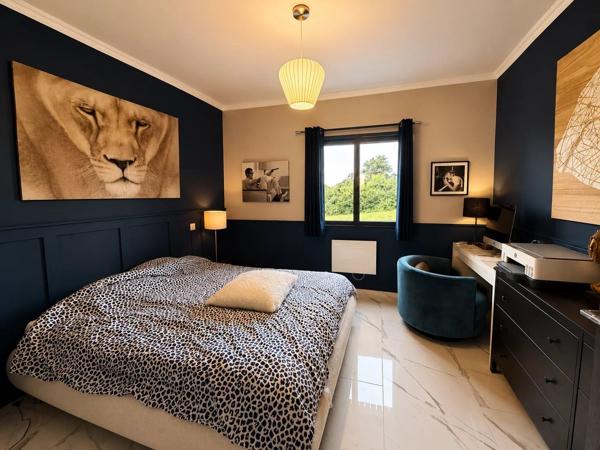 Vente                                                      Maison
                        
                     7 pièces                      198 m2                     à Lagraulière