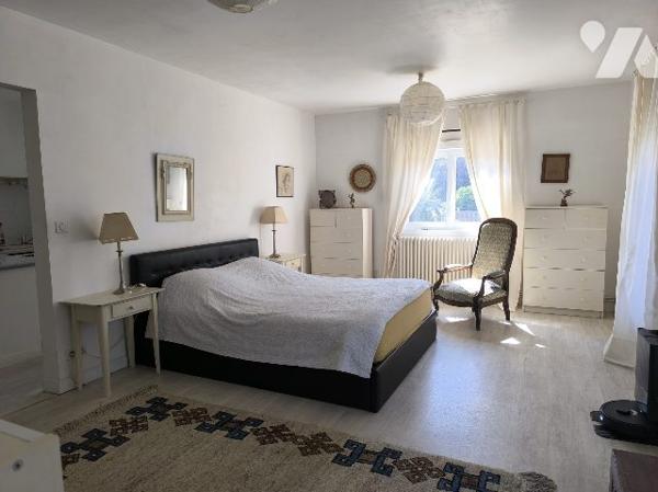 DEUX LOGEMENTS OU CINQ CHAMBRES