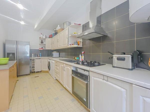 Maison de village, 4 pièces, 91 m2 à Bessenay