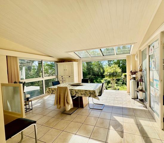 Espace, volume généreux, jardin arboré