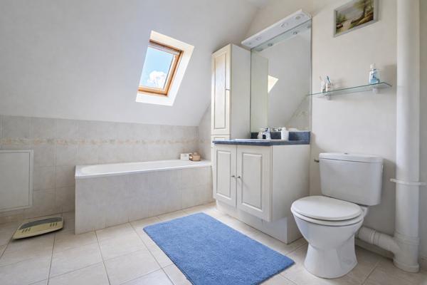Maison
         3 pièces
        - 93 m² Exclusivité 229 000 € *