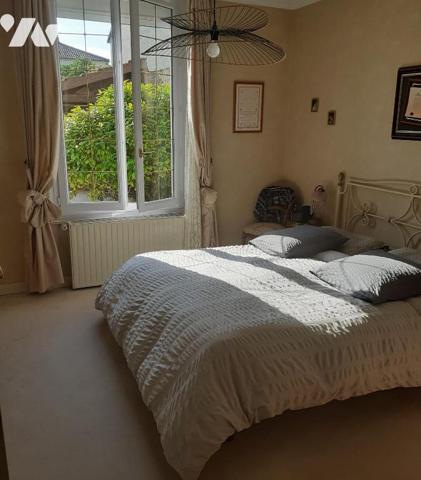 maison avec grand terrain de 1800m2 avec bassin