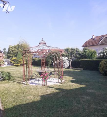 maison avec grand terrain de 1800m2 avec bassin