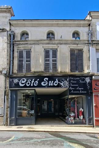 Immeuble dans Pons