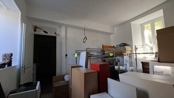 Immeuble dans Pons