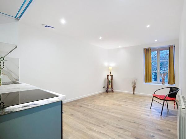 BEL APPARTEMENT RÉNOVÉ