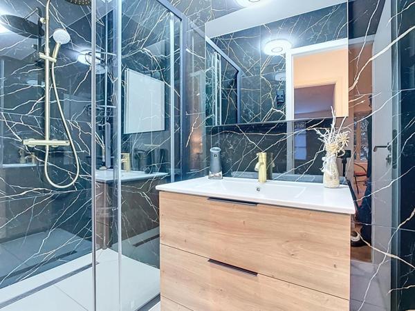 BEL APPARTEMENT RÉNOVÉ