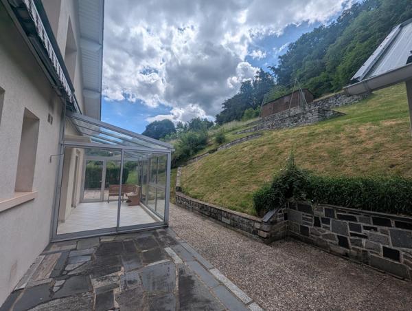 Maison de ville sur sous sol avec vue dominante