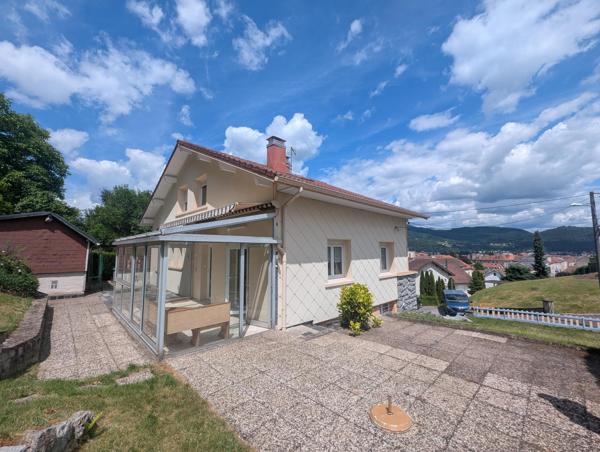 Maison de ville sur sous sol avec vue dominante