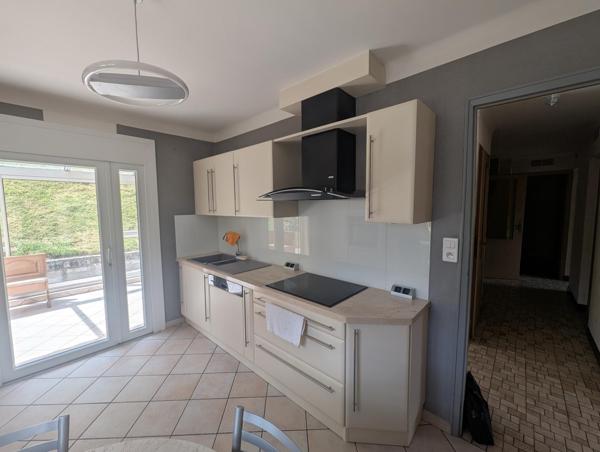 Maison de ville sur sous sol avec vue dominante