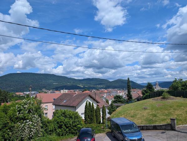 Maison de ville sur sous sol avec vue dominante