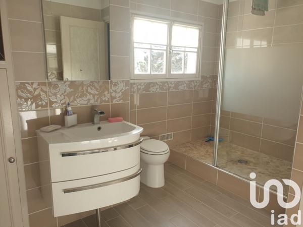 Maison traditionnelle 6 pièces de 130 m² à Roissy-en-Brie (77680)