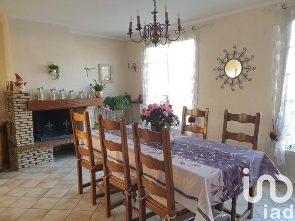 Maison traditionnelle 6 pièces de 130 m² à Roissy-en-Brie (77680)