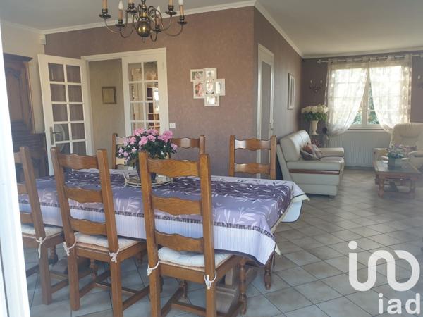 Maison traditionnelle 6 pièces de 130 m² à Roissy-en-Brie (77680)