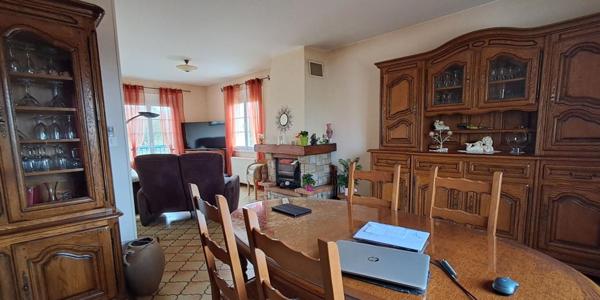 CHARMANTE MAISON   5 pièce(s) 105 m2 sur terrain  1100 m2 clôturé et plat