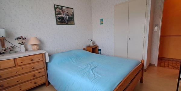 CHARMANTE MAISON   5 pièce(s) 105 m2 sur terrain  1100 m2 clôturé et plat