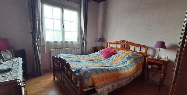 CHARMANTE MAISON   5 pièce(s) 105 m2 sur terrain  1100 m2 clôturé et plat