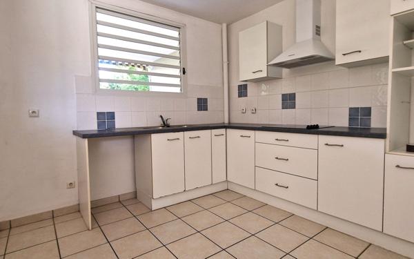 Immeuble à vendre    27 pièces •  Schoelcher