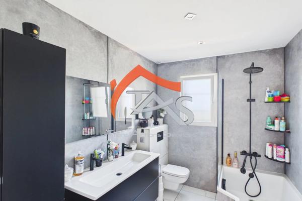 Vente                                                      Villa
                        
                     7 pièces                      198 m2                     à Rive-de-Gier