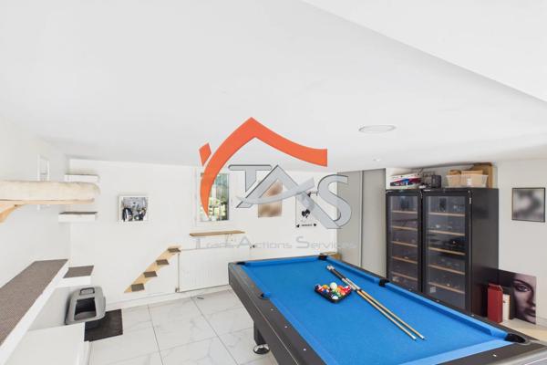 Vente                                                      Villa
                        
                     7 pièces                      198 m2                     à Rive-de-Gier