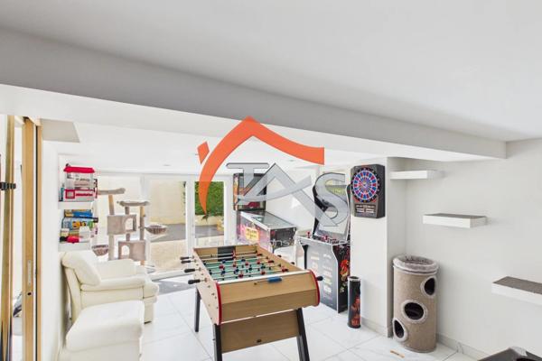 Vente                                                      Villa
                        
                     7 pièces                      198 m2                     à Rive-de-Gier