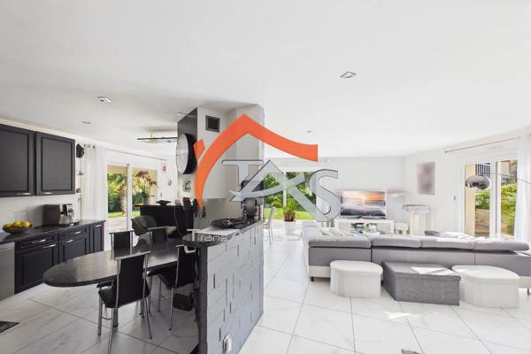 Vente                                                      Villa
                        
                     7 pièces                      198 m2                     à Rive-de-Gier