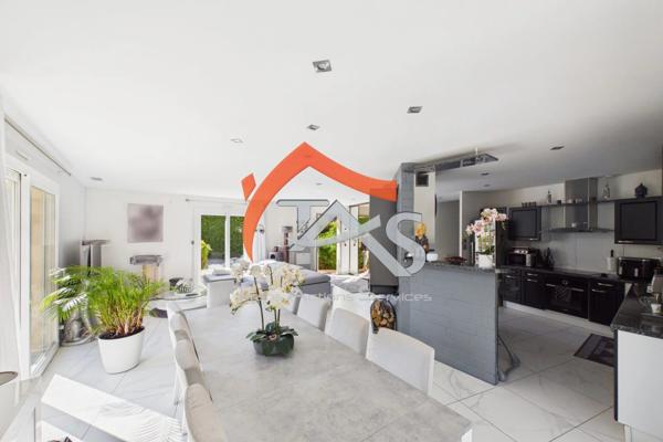 Vente                                                      Villa
                        
                     7 pièces                      198 m2                     à Rive-de-Gier