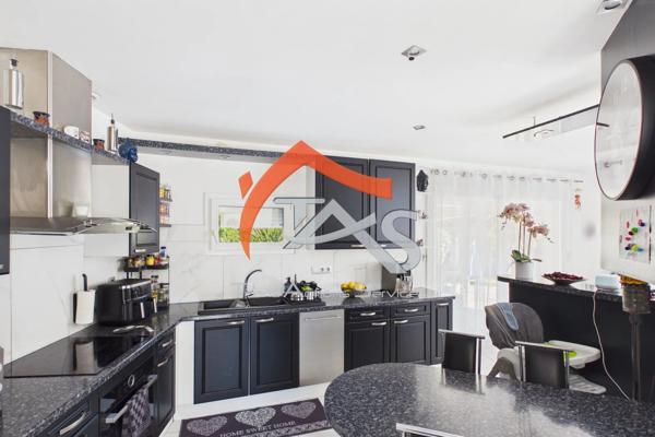Vente                                                      Villa
                        
                     7 pièces                      198 m2                     à Rive-de-Gier
