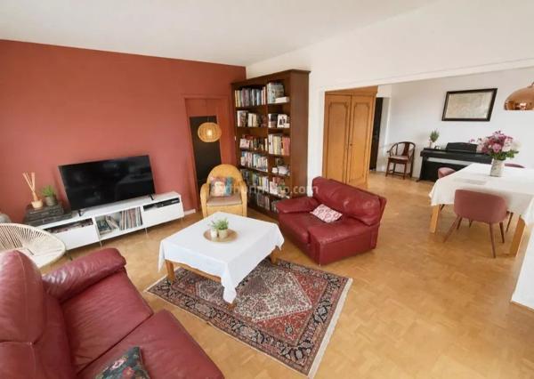 Vente                                                      Appartement
                        
                     3 pièces                      92 m2                     à Colmar