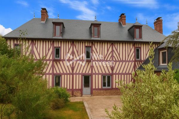 Maison familiale de plus de plus de 215 m² avec salle des fêtes et dépendances.