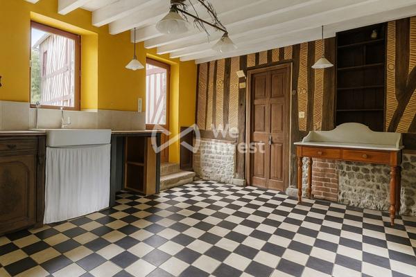 Maison familiale de plus de plus de 215 m² avec salle des fêtes et dépendances.